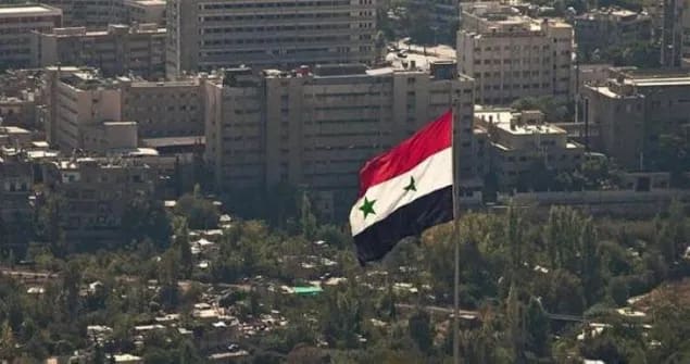 إعلامية موالية تشن هجومًا على عائلة أسماء الأسد وتصفهم بـ"الكلاب"