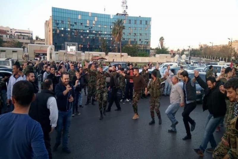 "خيرات البلاد لروسيا".. قيادي لدى النظام يحذر بأن القادم أسوأ بعد "الدبكات" ويدعو لمغادرة سوريا